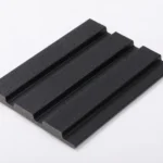 listones decorativos de madera negro