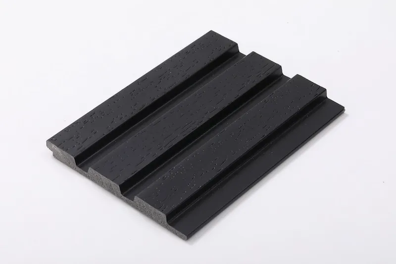listones decorativos de madera negro