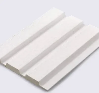 listones de pared imitación madera blanca
