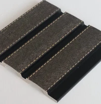 listones de pared imitación cuero negro